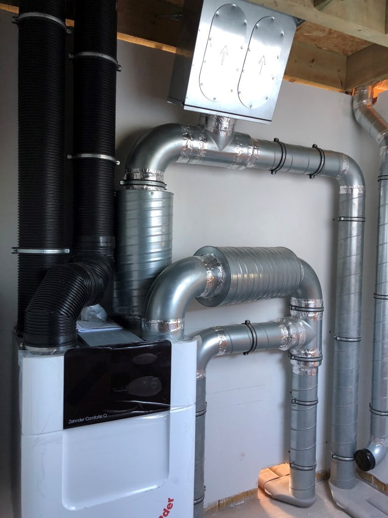 Groupe de ventilation double flux Zehnder ComfoAir Q avec gaines isolées