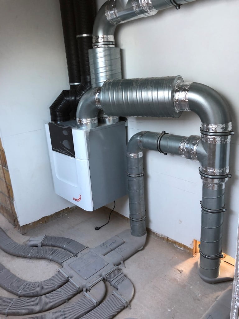 Caisson de ventilation double flux Zehnder avec collecteurs et distribution